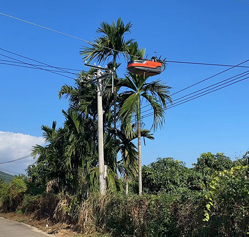 自上線帶電絕緣涂覆機(jī)器人首次海南上班