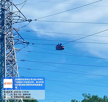 安徽、安慶：絕緣涂覆機(jī)器人“首秀”保障電力線(xiàn)路安全