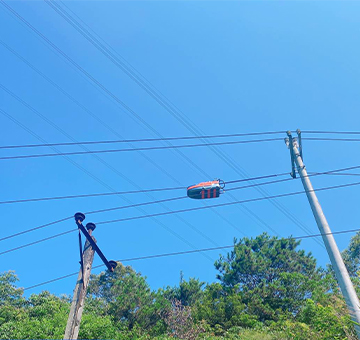 廣東梅州：開(kāi)展智能帶電絕緣涂覆作業(yè)為裸導(dǎo)線“穿”上絕緣防護(hù)“外套”