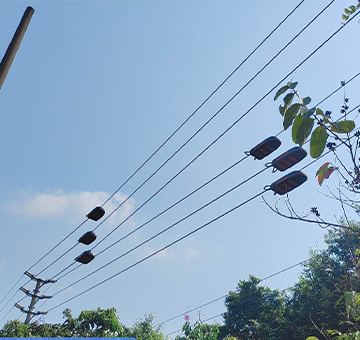 黃埔供電所開展帶電作業(yè)實現(xiàn)“能帶不?！毕€路安全隱患